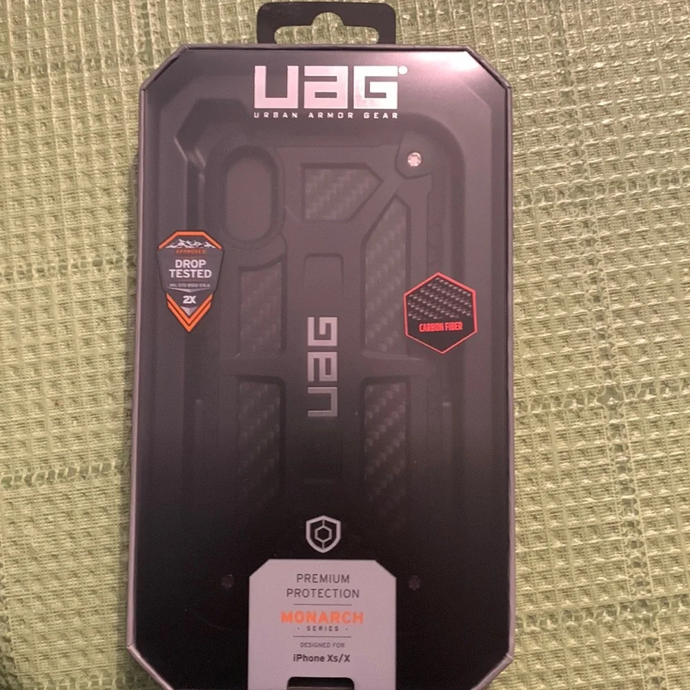 Urban Armor Gear iPhone Xs/X phone protector -carbon fiber